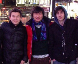 哈薩克留學生塔扎亞可夫(左起)和卡迪巴耶夫與波士頓爆炸案兇嫌佐哈交好，遭移民局以違反留學生簽證規定拘捕。(美聯社)