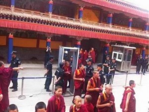 青海塔尔寺的喇嘛(由李原风于 2013年7月发布)