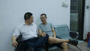 在屏山派出所拘禁室邬律师和肖育辉失去自由