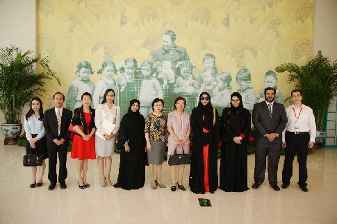 阿联酋妇女总会秘书长努拉•苏维迪一行参观儿童博物馆