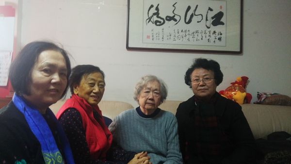 （2017年2月15日，丁子霖、尤维洁、尹敏到家中看望徐珏。