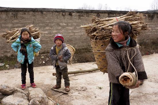 2014年1月10日，四川凉山，外出打工的童工本就生活心酸。视觉中国